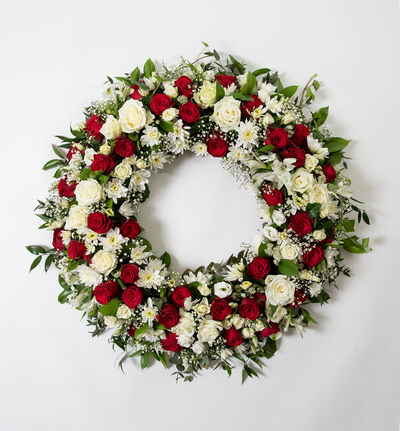 Krans i rødt og hvitt 80 cm Krans i rødt og hvitt 80 cm